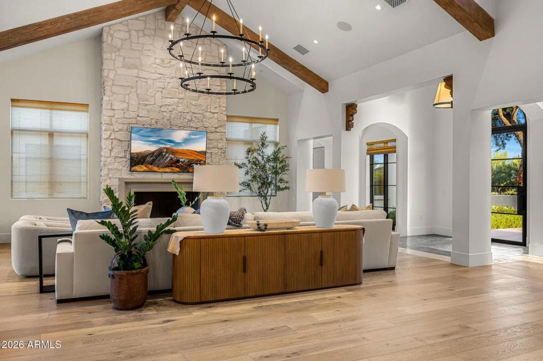 Real Estate Picture 4