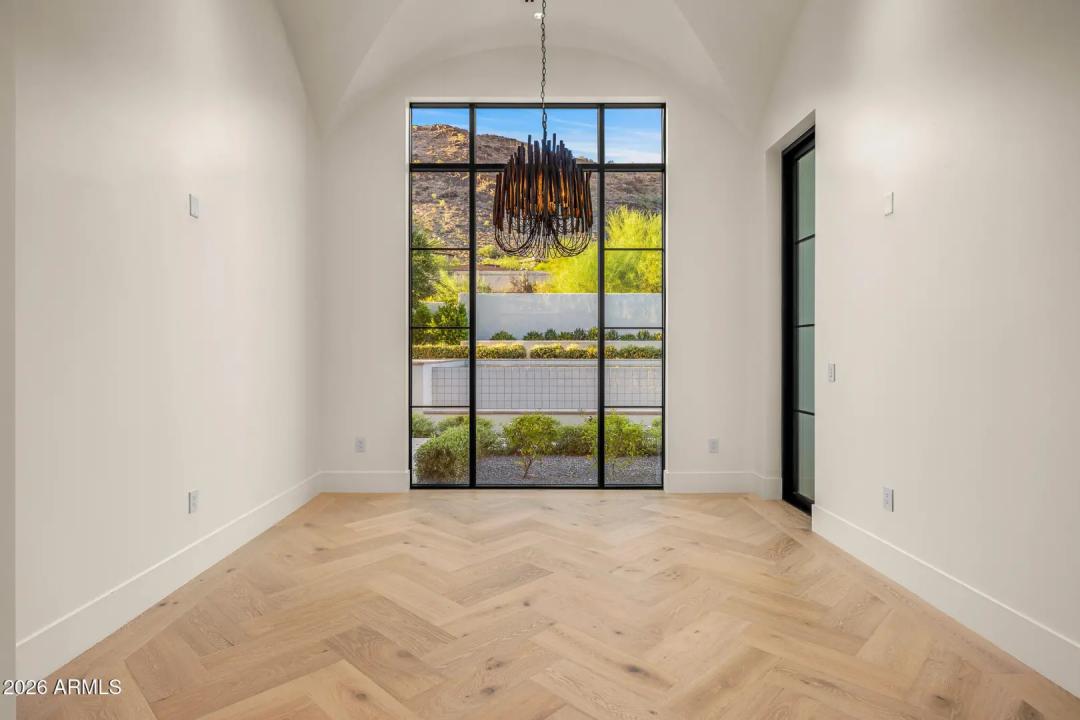 Real Estate Picture 18