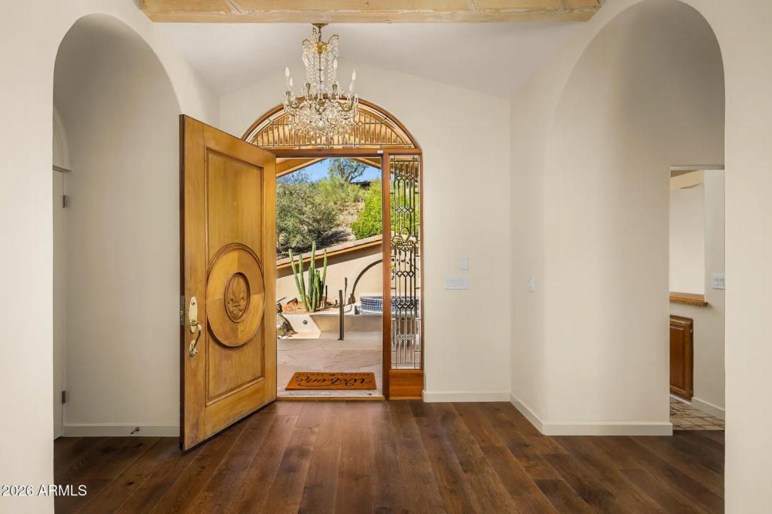 Real Estate Picture 4