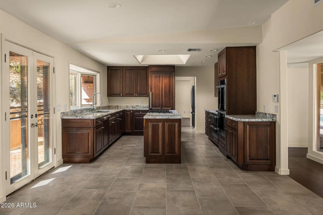 Real Estate Picture 7