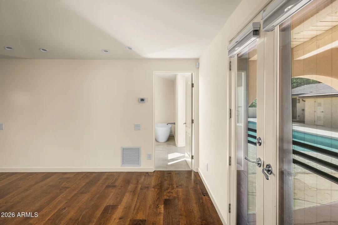 Real Estate Picture 14