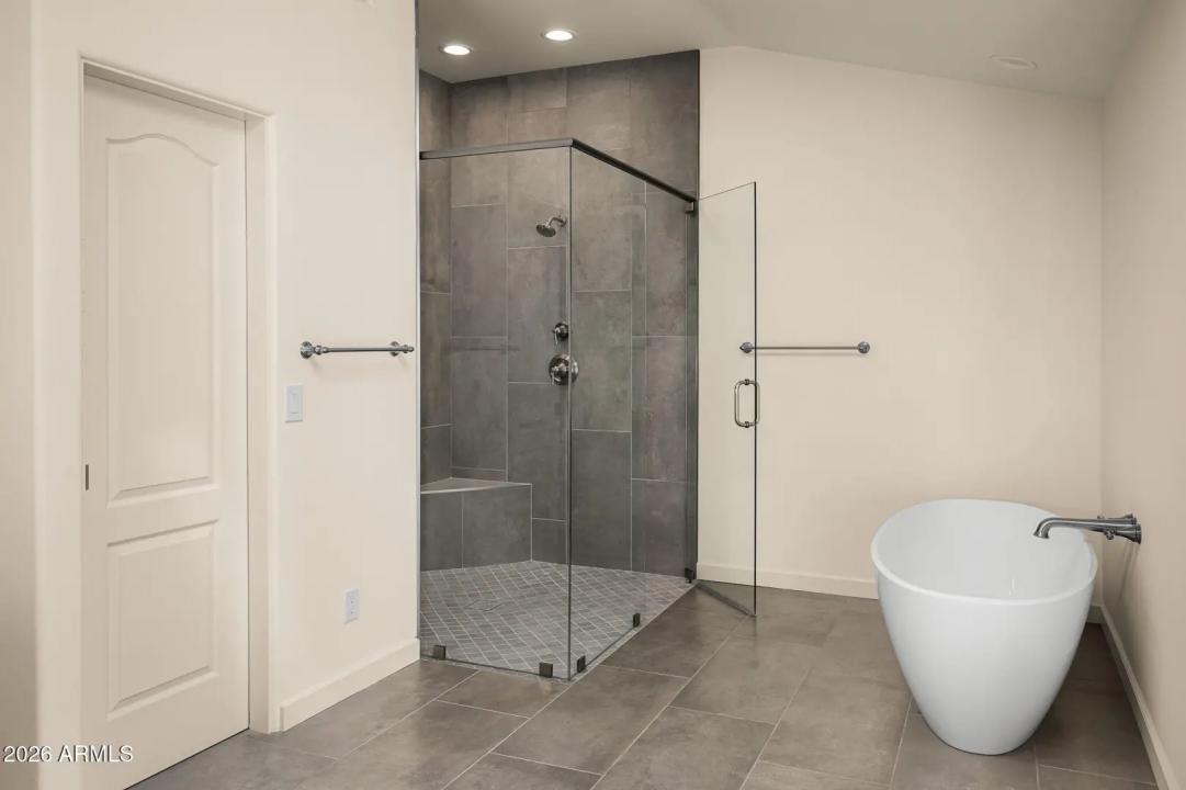 Real Estate Picture 16