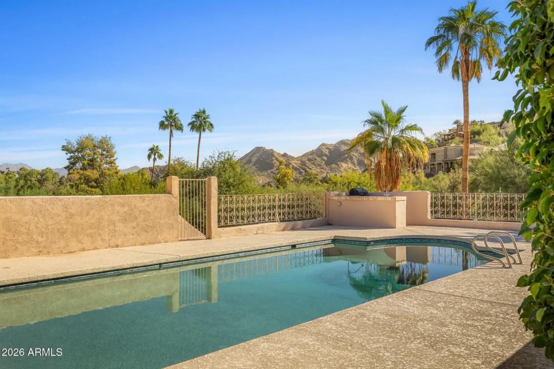 Real Estate Picture 3