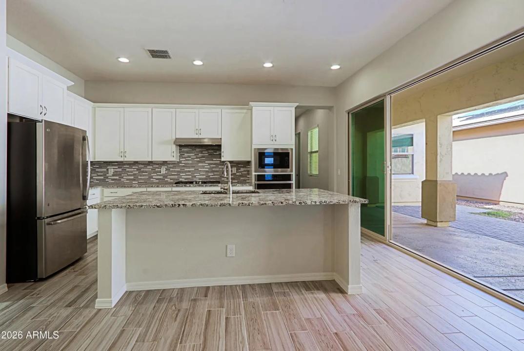 Real Estate Picture 7