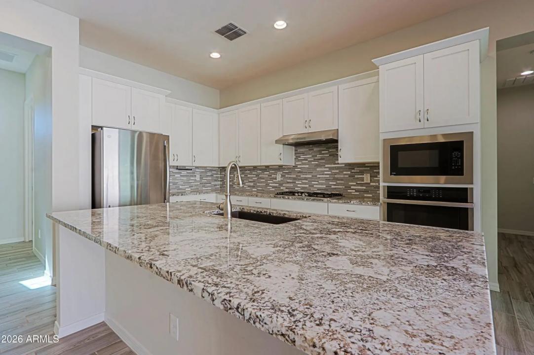 Real Estate Picture 8