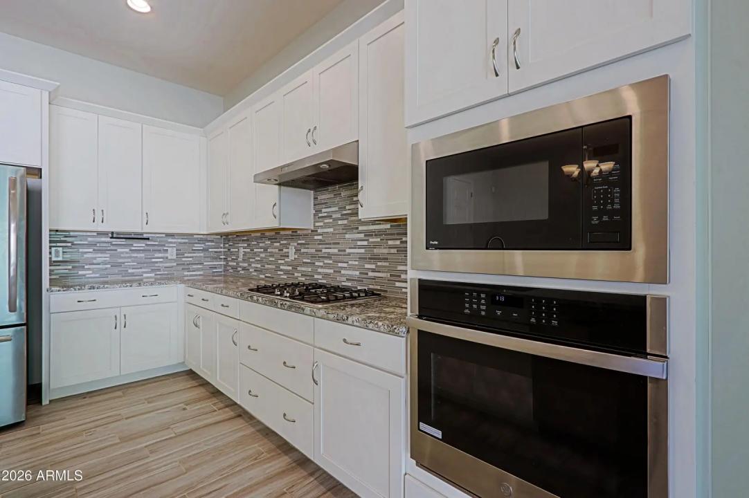 Real Estate Picture 9