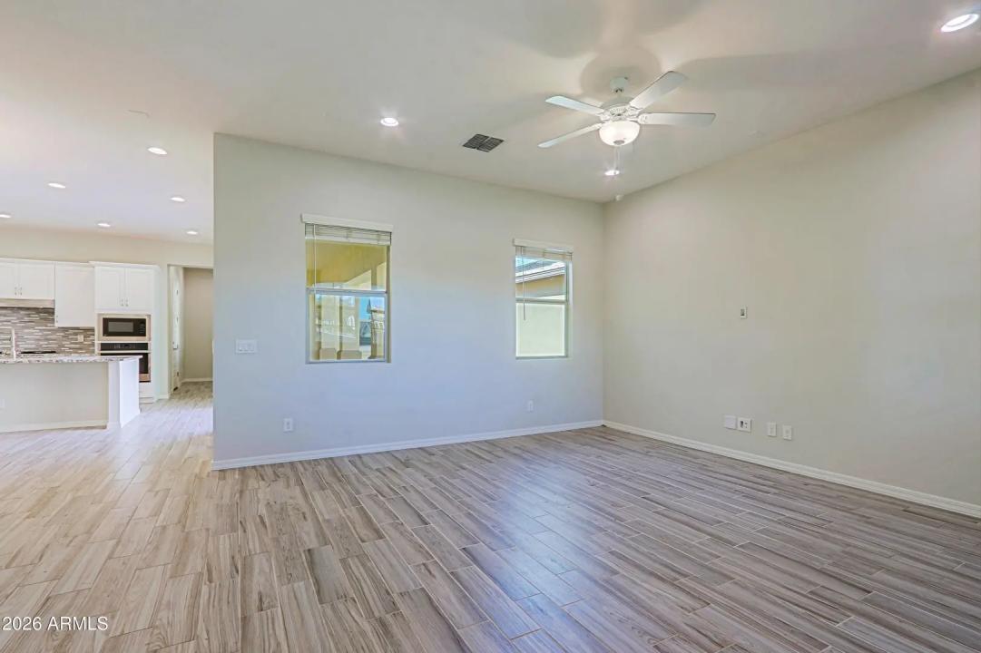 Real Estate Picture 18