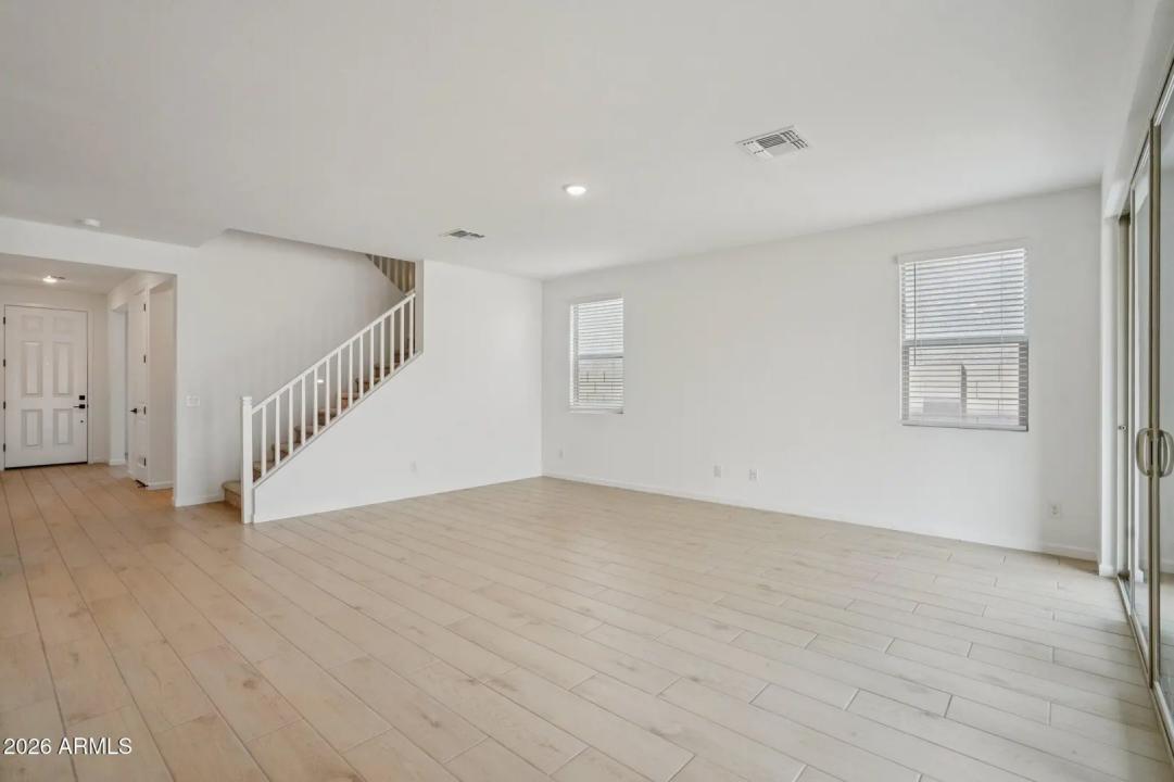 Real Estate Picture 5
