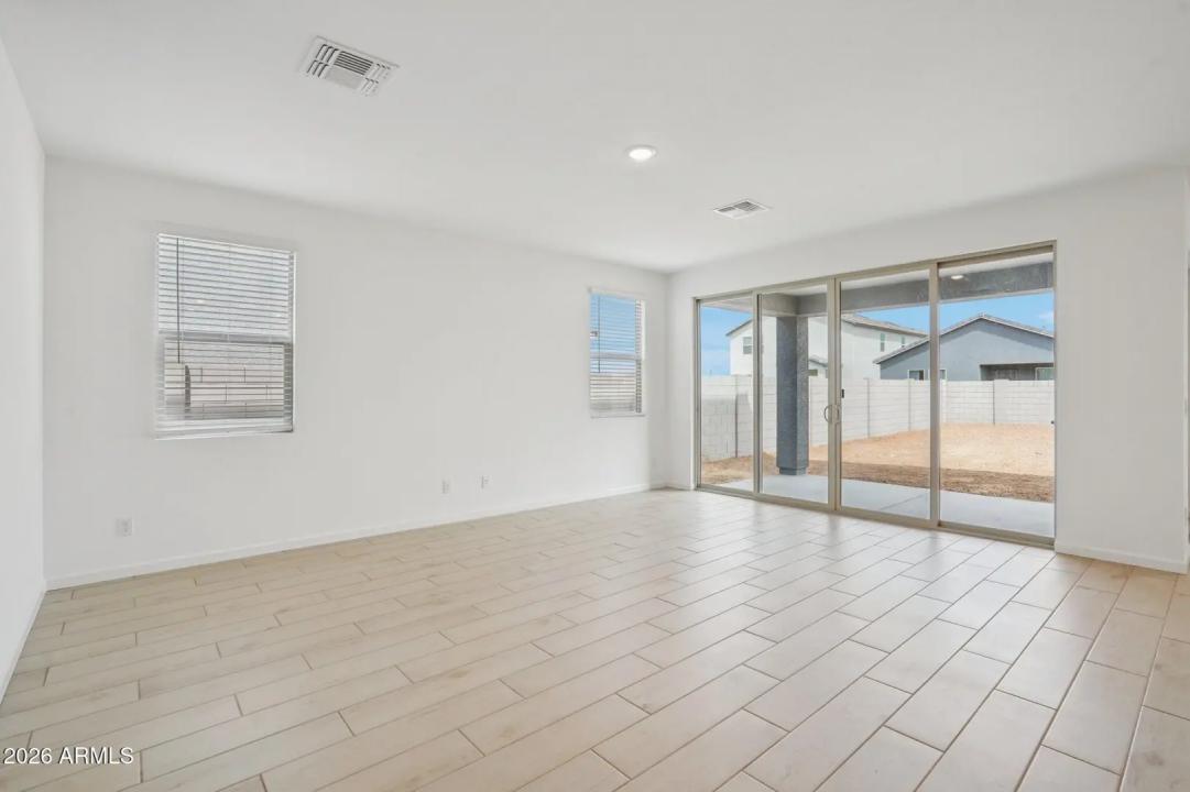 Real Estate Picture 6
