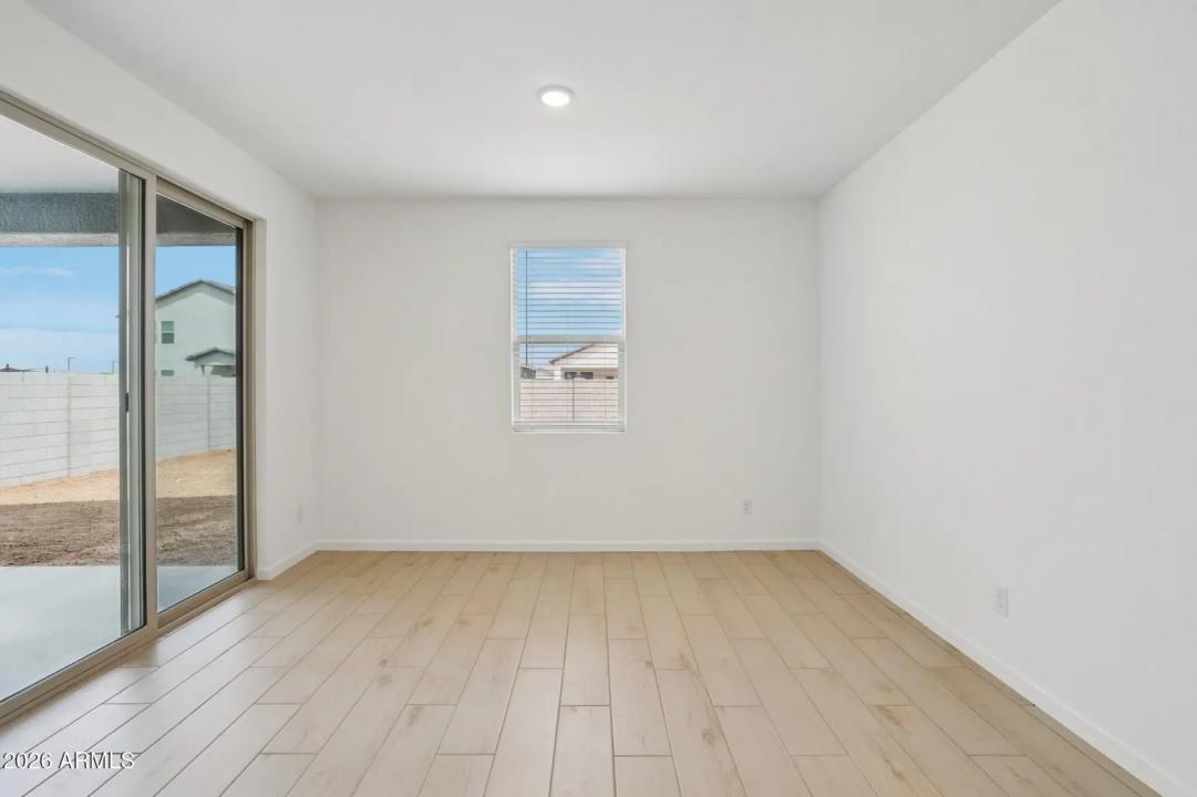 Real Estate Picture 8