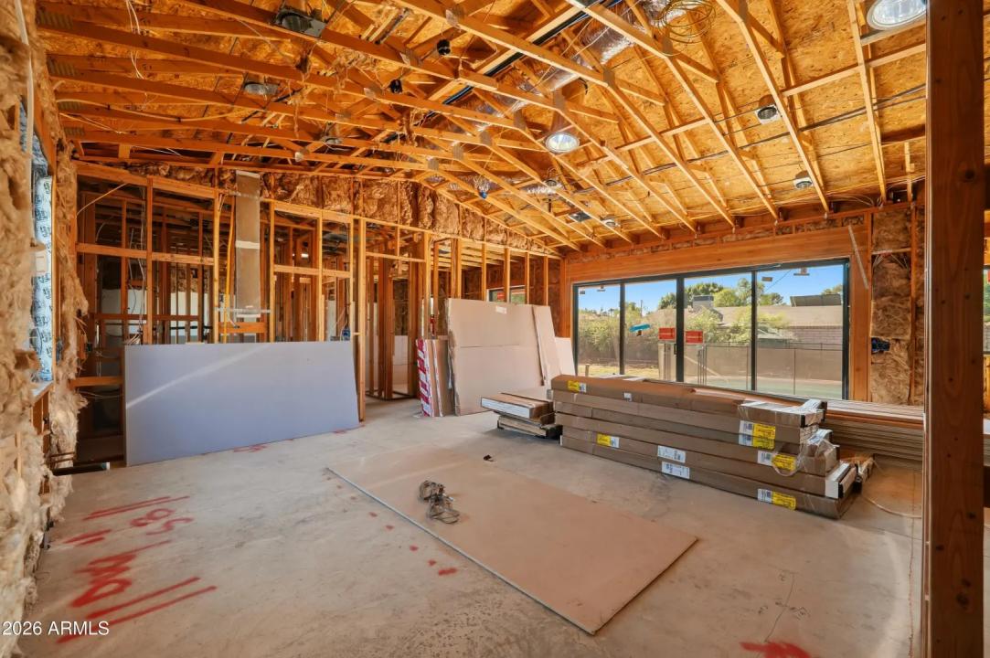 Real Estate Picture 4