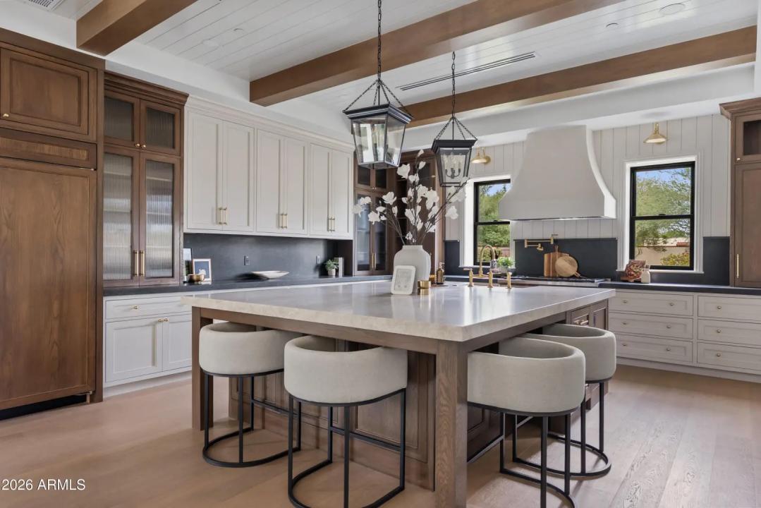 Real Estate Picture 3