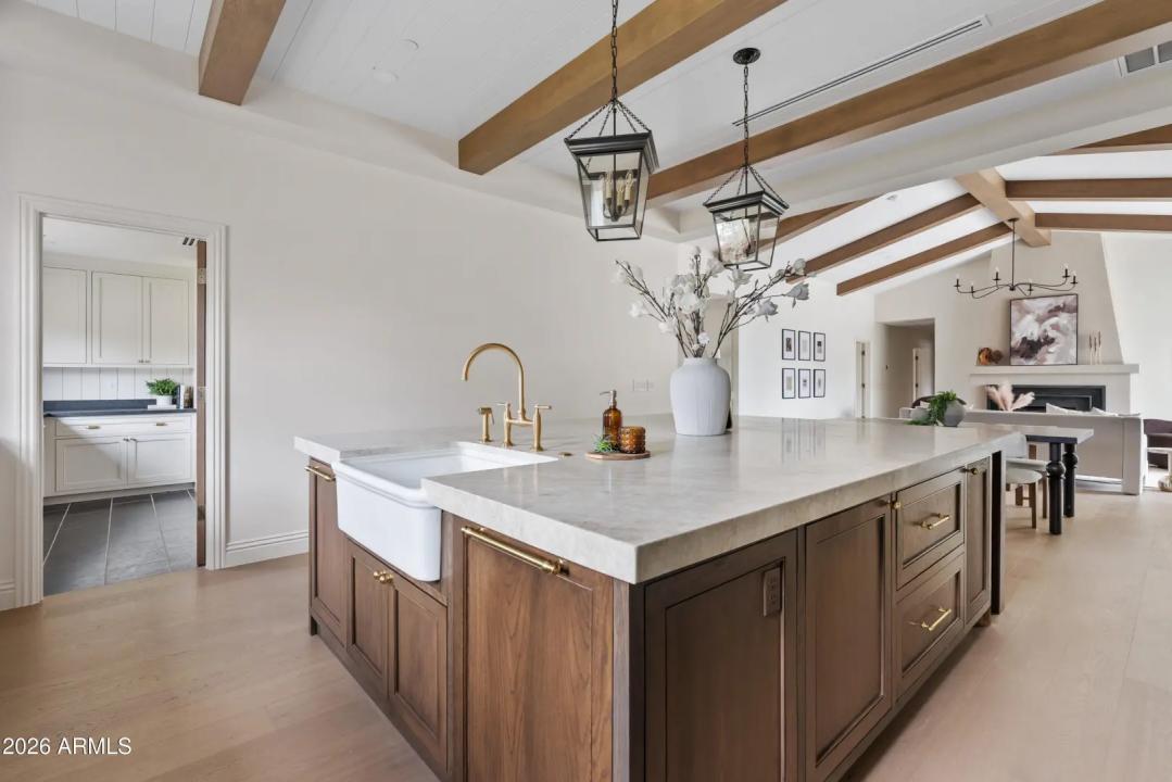 Real Estate Picture 7