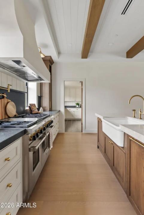 Real Estate Picture 14