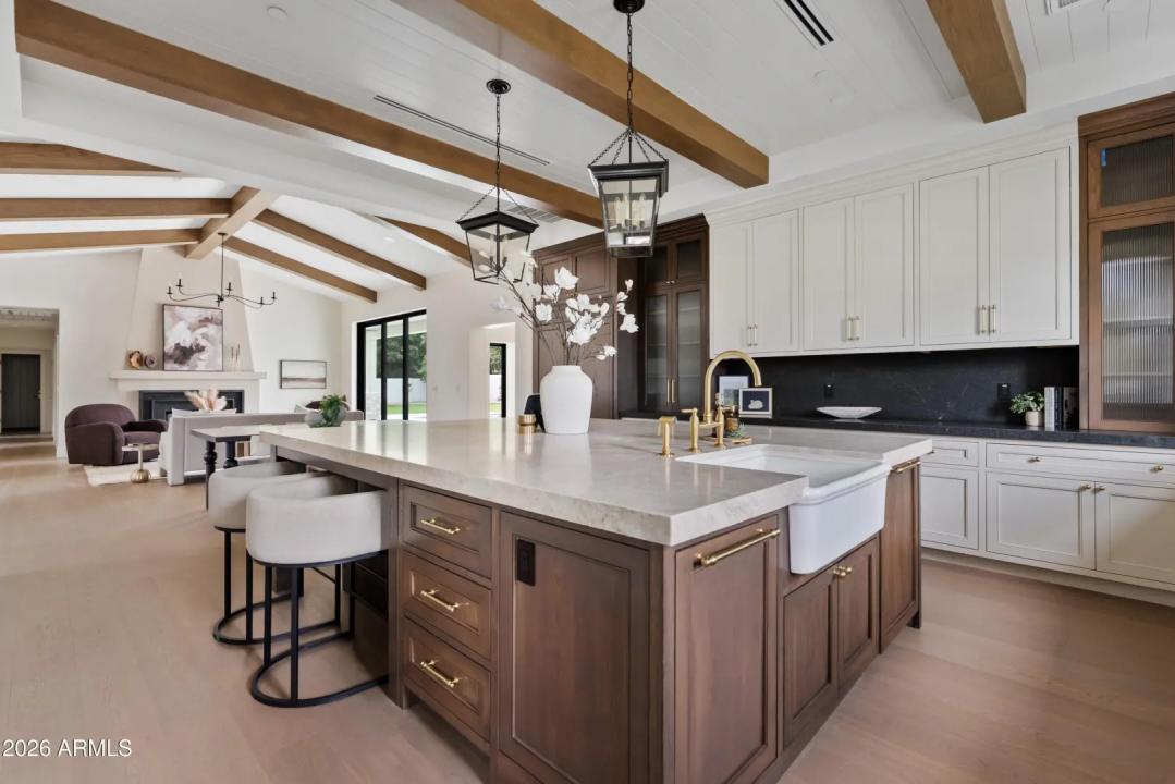 Real Estate Picture 12