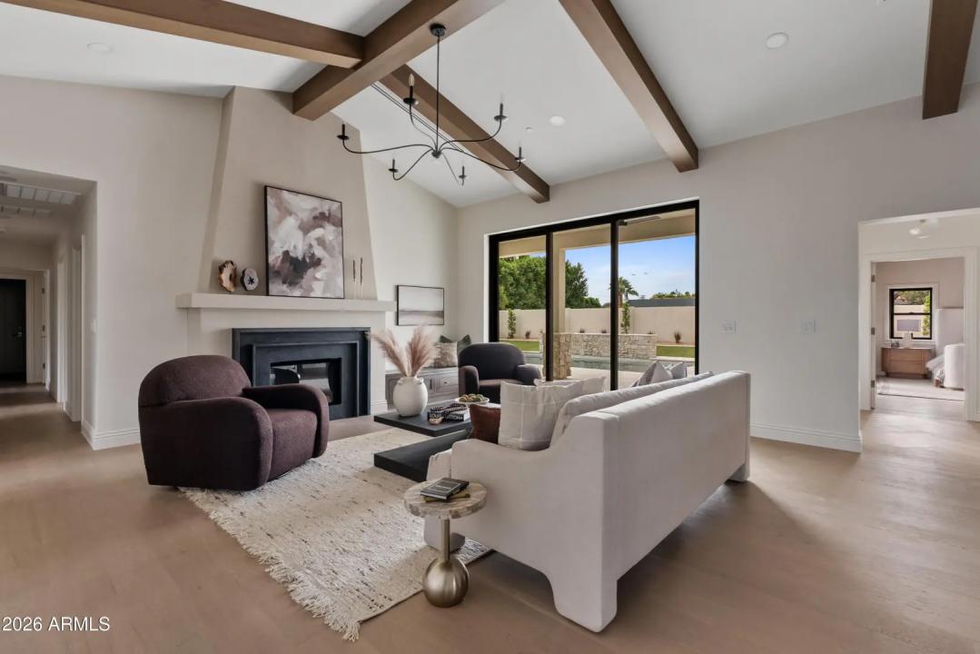 Real Estate Picture 8