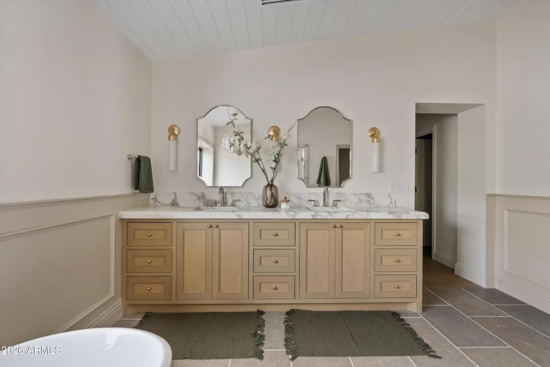Real Estate Picture 23