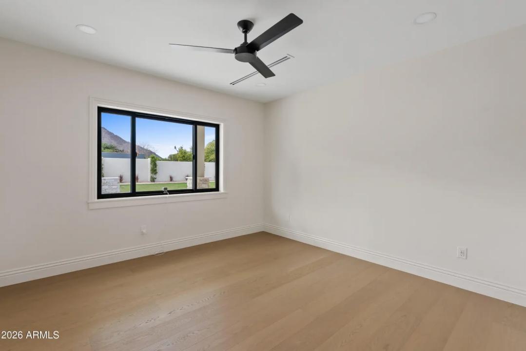 Real Estate Picture 43