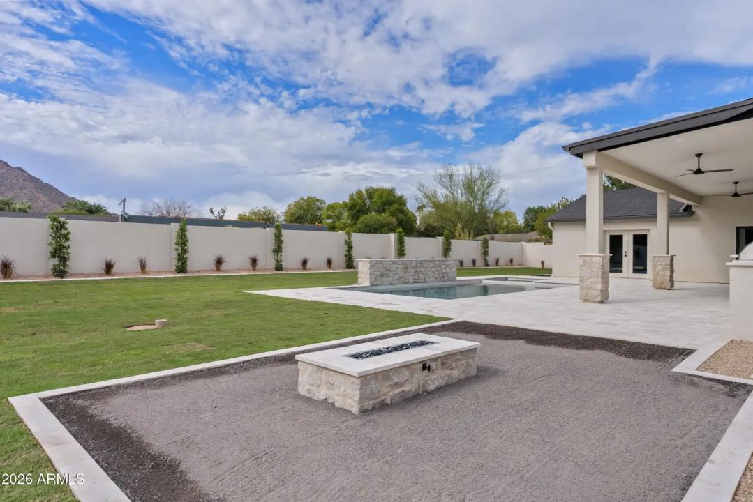 Real Estate Picture 50