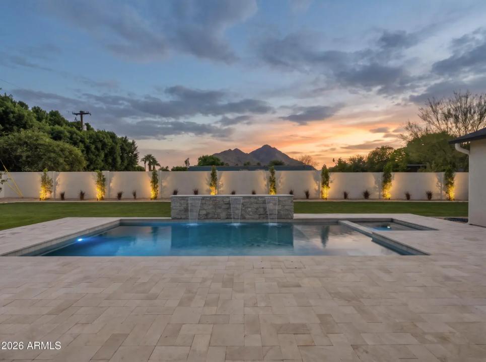 Real Estate Picture 4