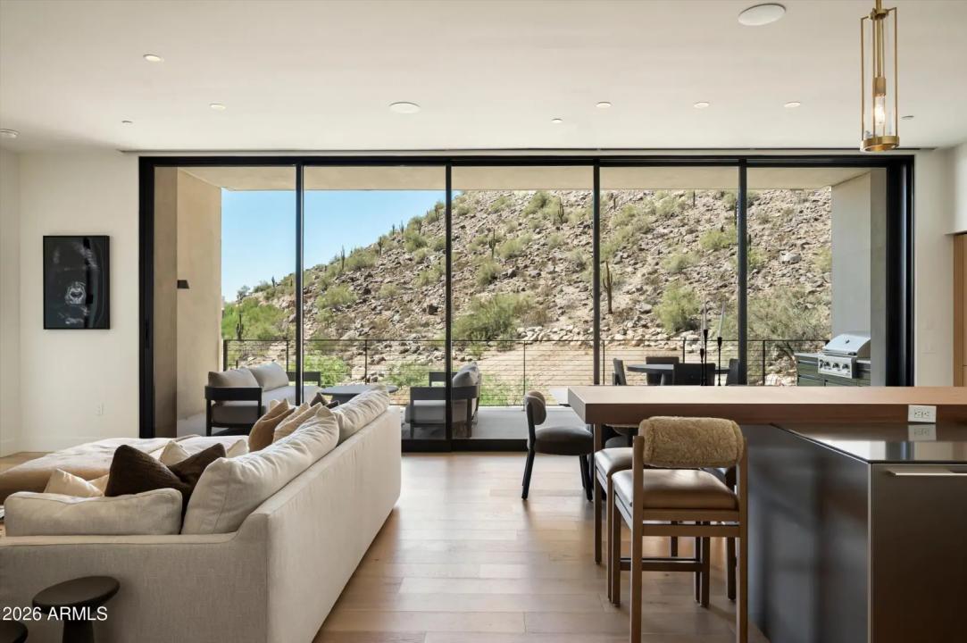 Real Estate Picture 4
