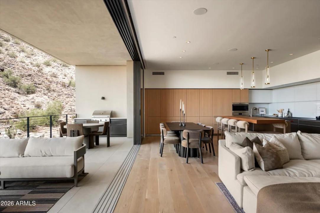 Real Estate Picture 8