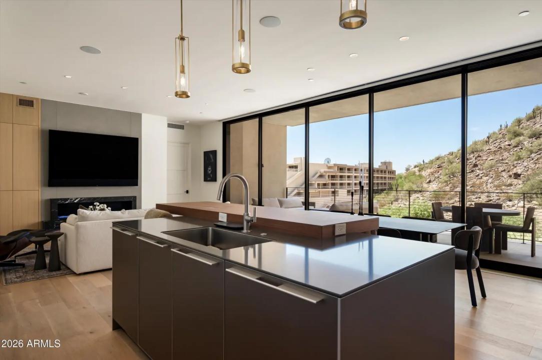 Real Estate Picture 14