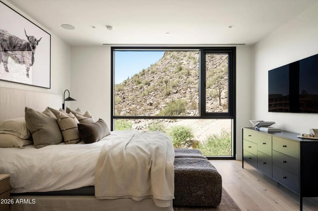 Real Estate Picture 17