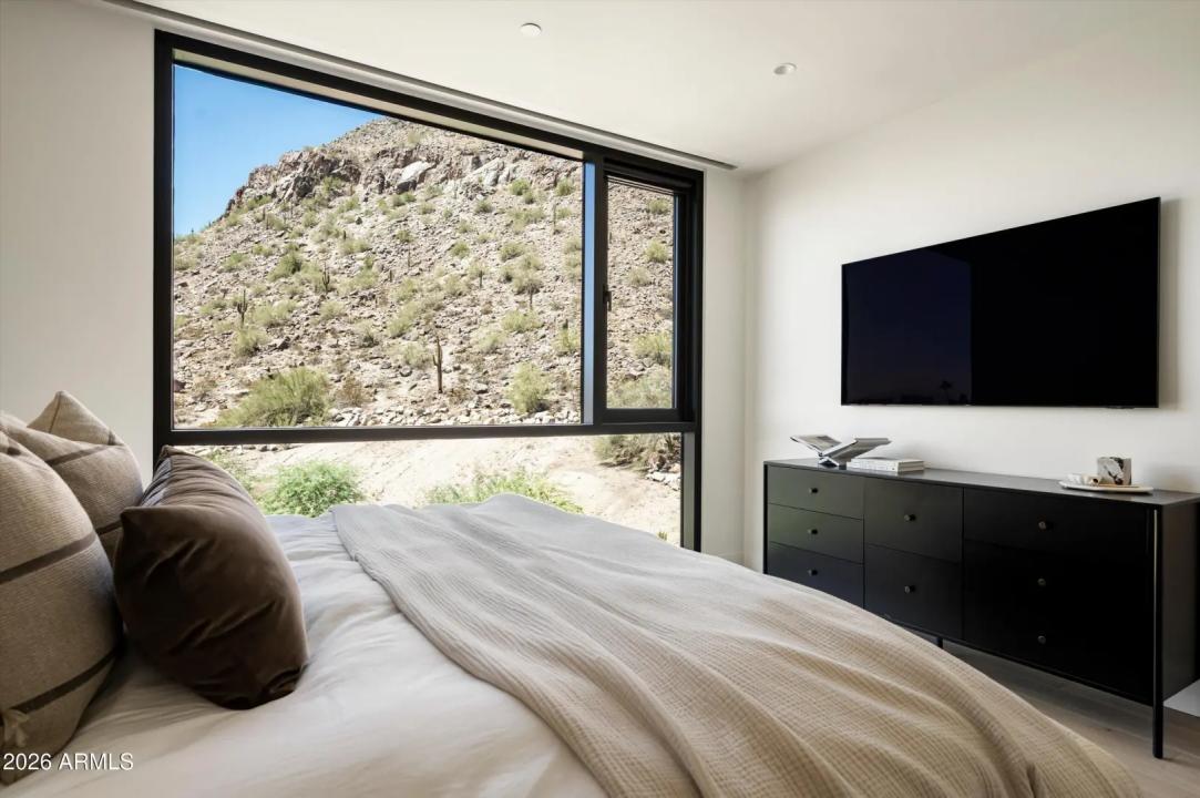 Real Estate Picture 18