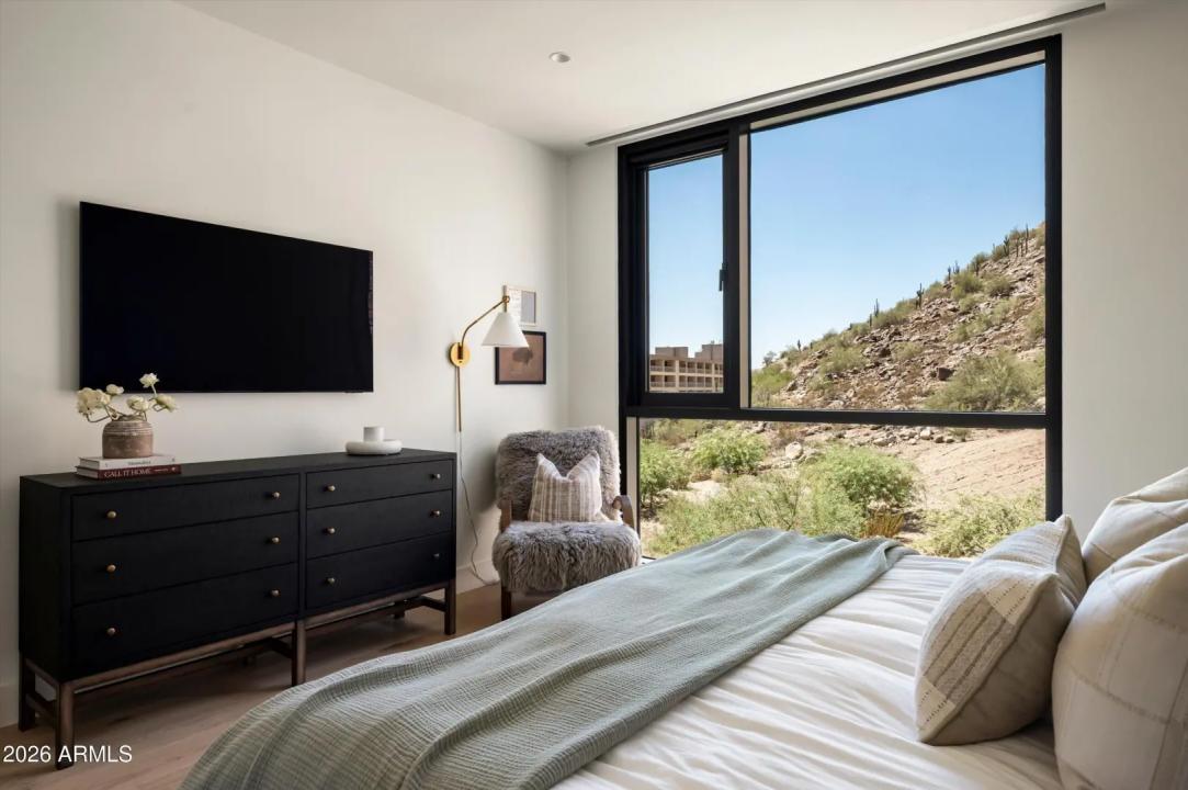 Real Estate Picture 24