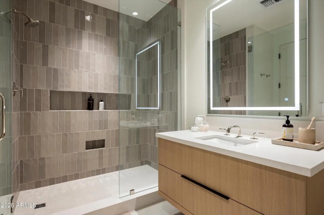 Real Estate Picture 25